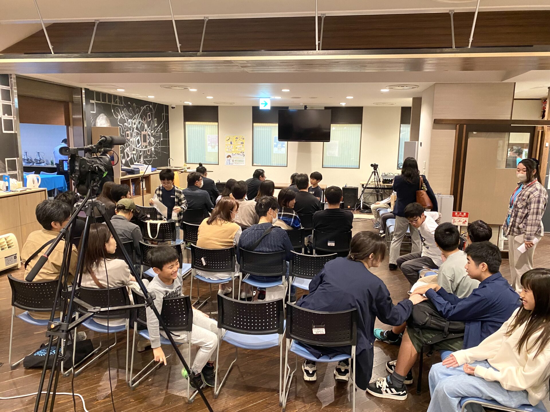 SUNABACO喬松で開催された、たかまつKIDSプログラミングコンテストの開催の様子です。特産の保護者、関係者が参加してくれました。