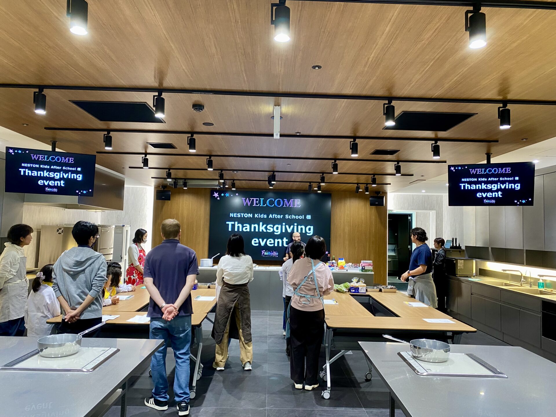 高松市の英語教室、英語塾、英会話スクールのNESTONではサンクスギビングクッキングを体験しました。